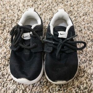 Nike Toddler Sneaker, Size 5C